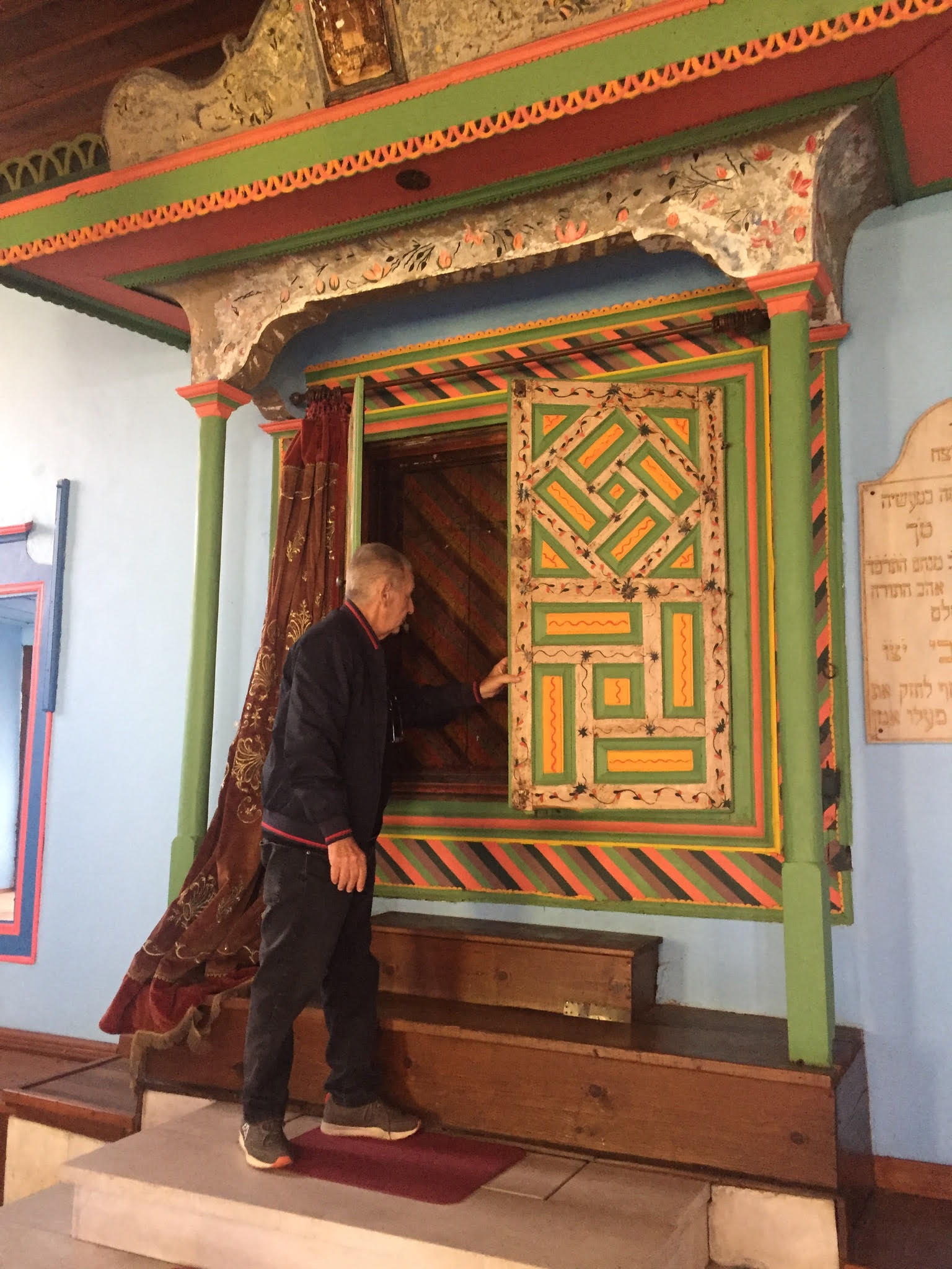 tHE HOLY ARK IN The Synagogue of Barbota
