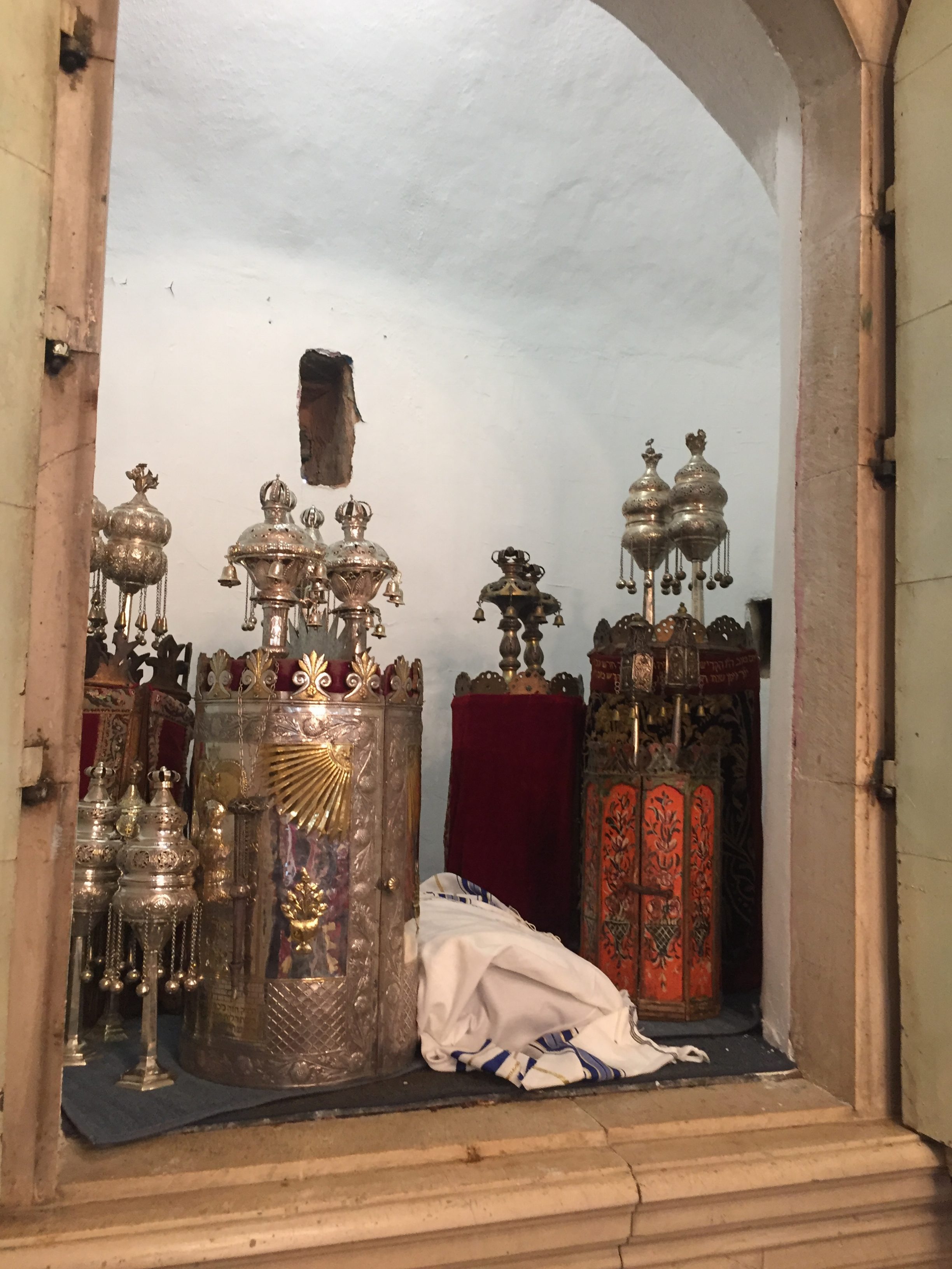 Torah ib Ioannina Romaniote Synagogue