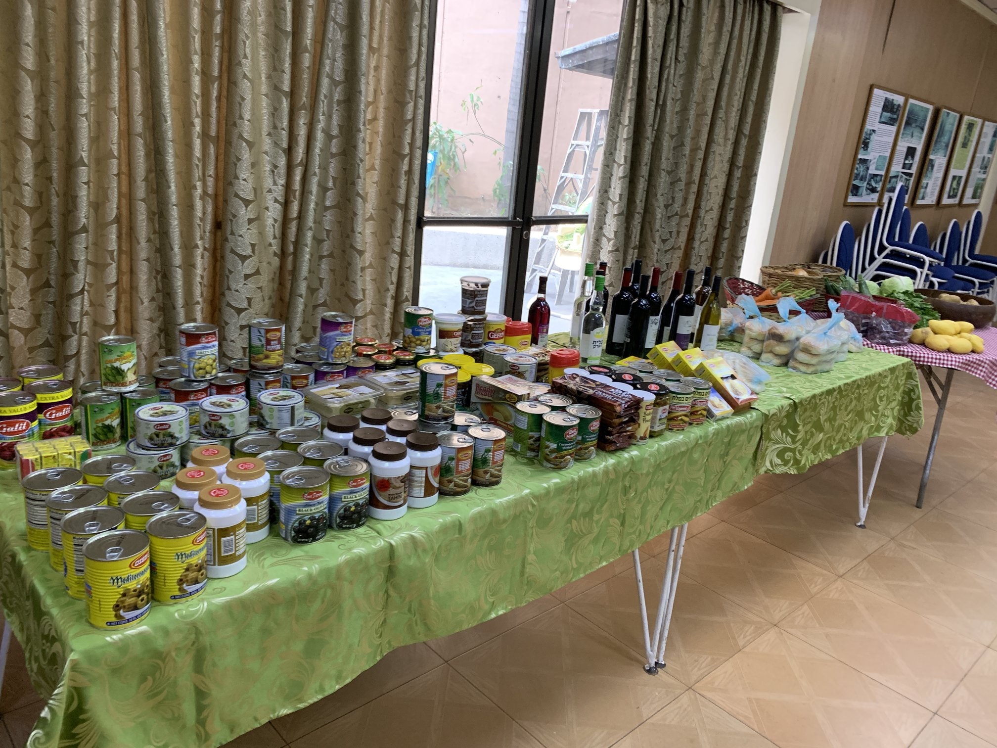 "food market in the Beit Yaakov