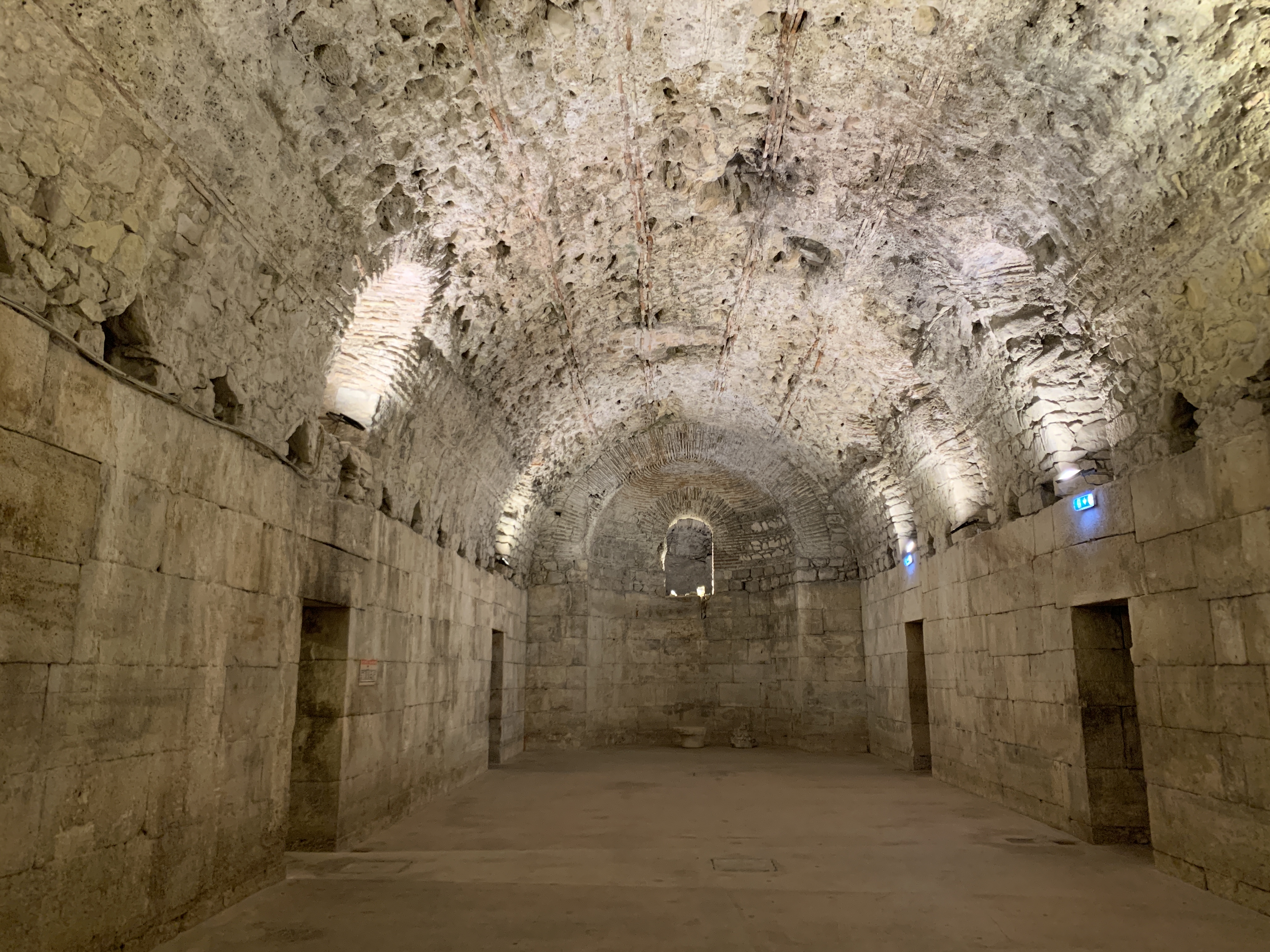 vaves under the Palace