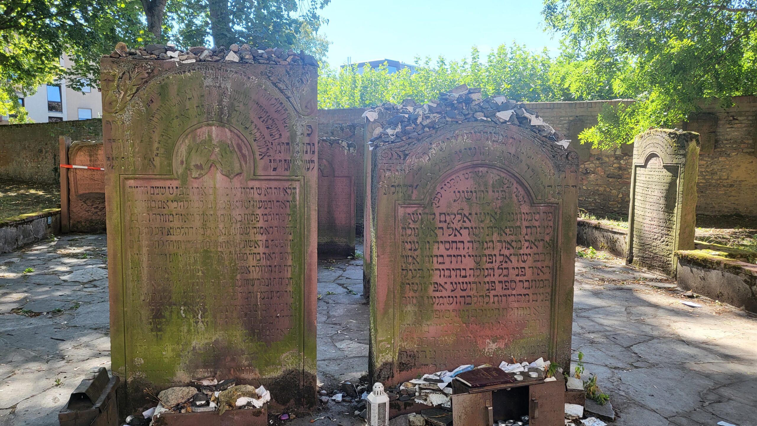Pnei Yehoshua grave in Frankfurt- garvastones at Frankfurt Jewish cenetery