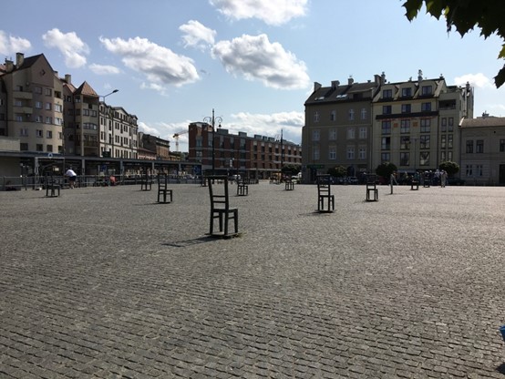 Plac Bohaterów Getta and the Empty Chairs