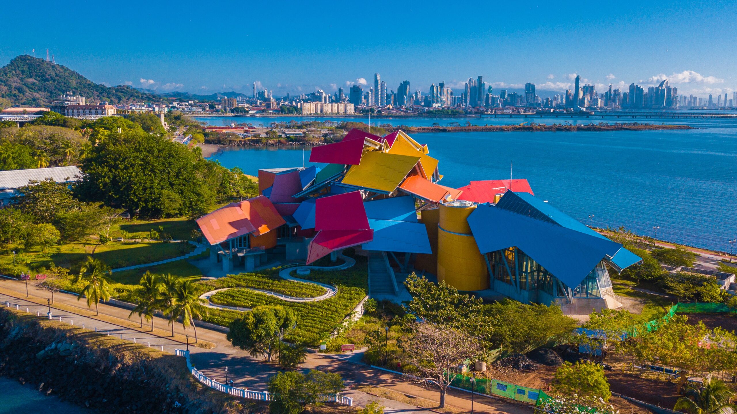 https://www.jewishtraveler.co.il/wp-content/uploads/2025/03/Biomuseo-At-Amador-Causeway.-Panama-City-scaled.jpg