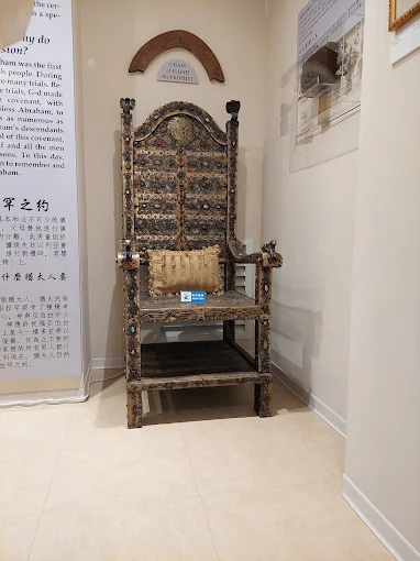 מוזיאון יודאיקה טאיפיי 
Torah scroll Taipei synagogue 
