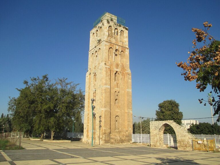 PikiWiki_Israel_41076_The_white_tower_in_Ramla