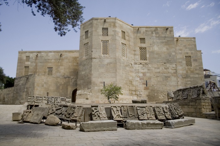 המבנה המרכזי במתחם ארמון שִירְוָואן־שָאח