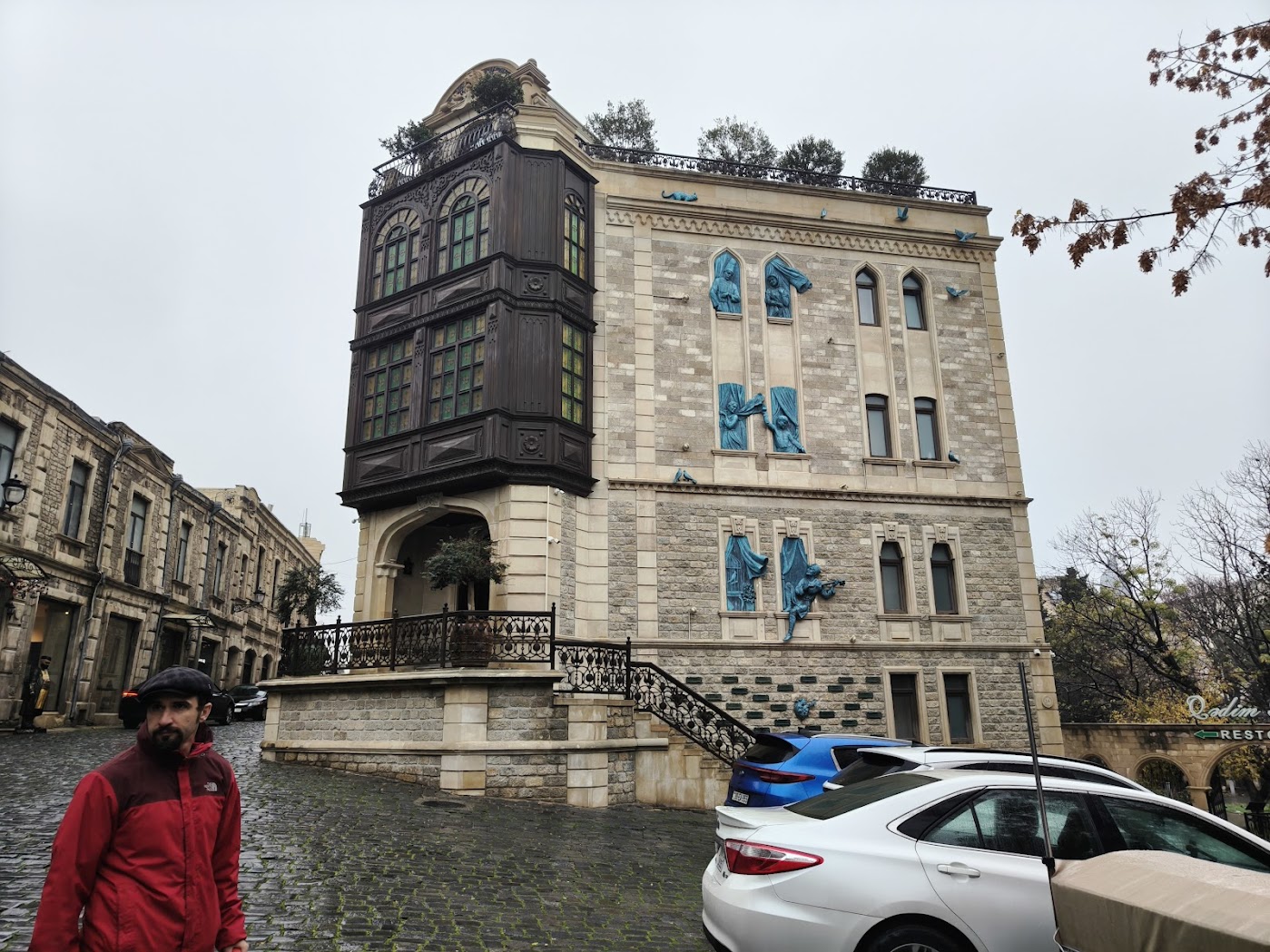 בנין המושל בתוך העיר העתיקה של באקו