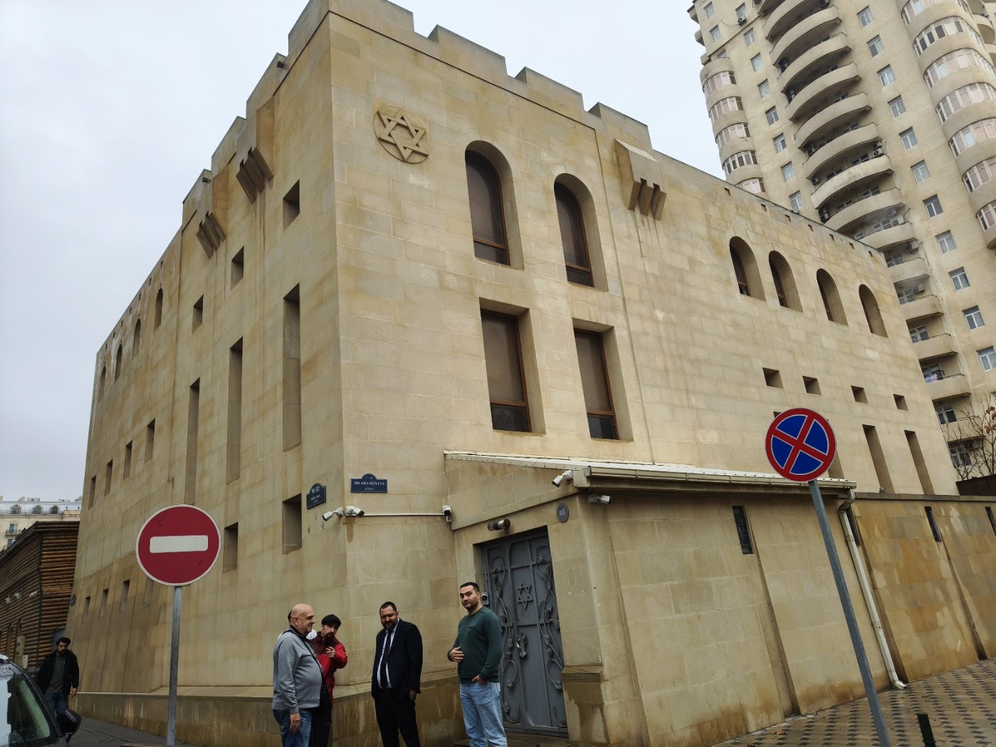 המבנה שבו שוכרים שני בתי הכנסת של באקו