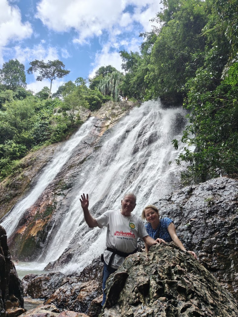 מפלי Na Mueang: טבע פראי בלב קוסמוי תאילנד