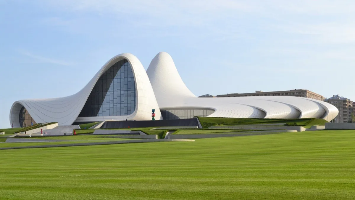 בנין מרכז היידר אילייב מעוצב בסגנון אולטרה מודרני