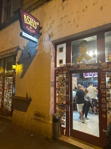 הכניסה למסעדה הכשרה אשיז בבודפשט