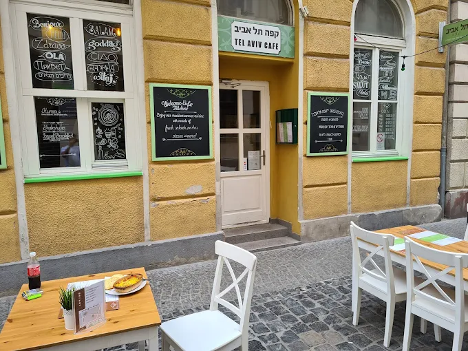 קפה תל אביב בבודפשט. חזית הכניסה