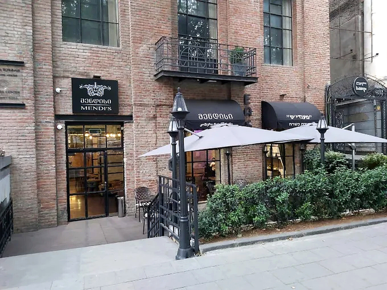 מסעדת מענדי'ס בבית חבד בטביליסי