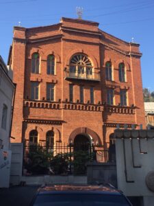 בית הכנסת הגדול בטביליסי שרוב המסעדות הכשרות בעיר נפתחו בקרבתו