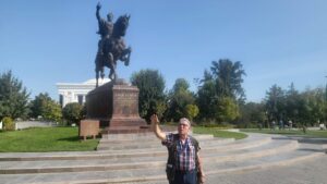 statue of Emir Timur on horseback